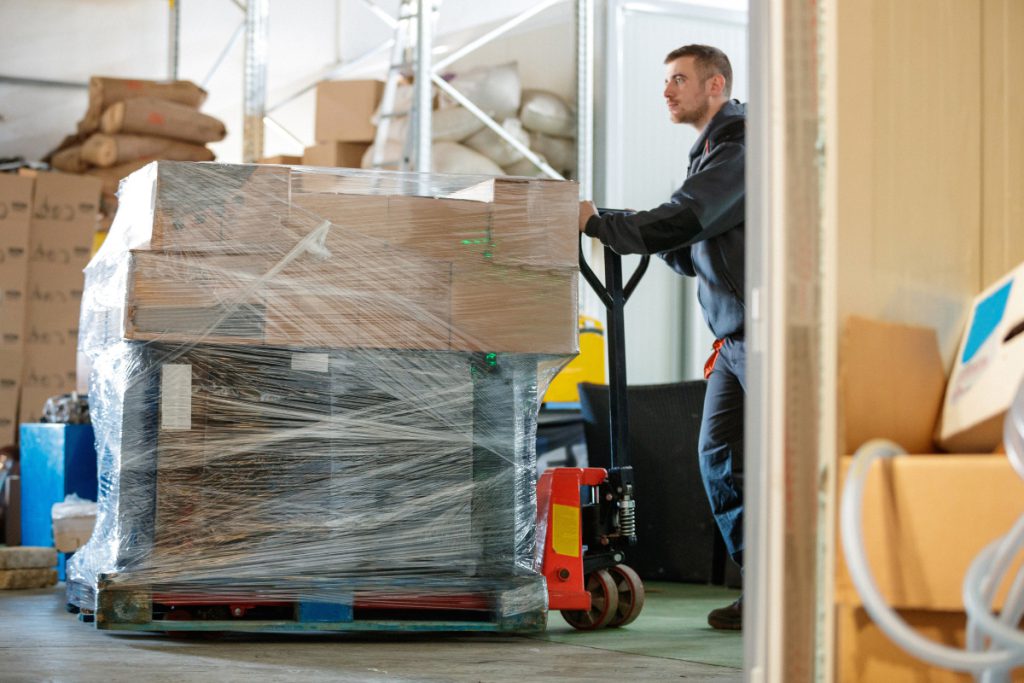 آموزش پیچیدن استرچ دور پالت در 7 مرحله به صورت دستی 4 حمل ایمن بار با استفاده از بسته بندی پالت