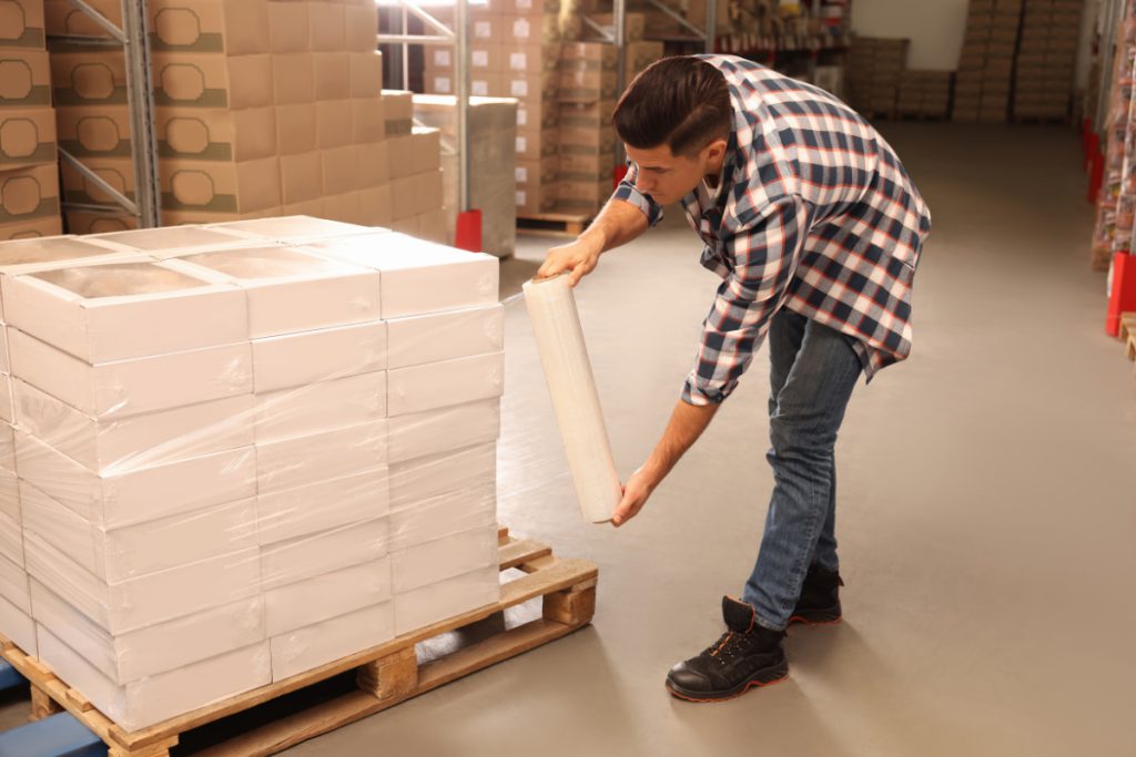 آموزش پیچیدن استرچ دور پالت در 7 مرحله به صورت دستی 2 استرچ را دور پالت نصب کنید